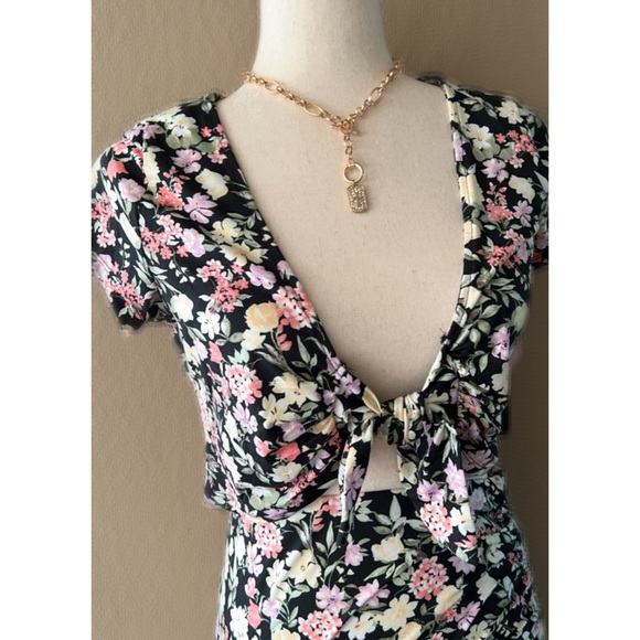 🆕Black floral print crop top and skirt set - Picture 4 of 6